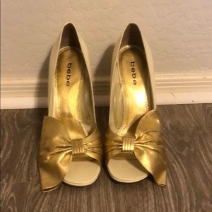 Bebe cream and gold bow accent heels